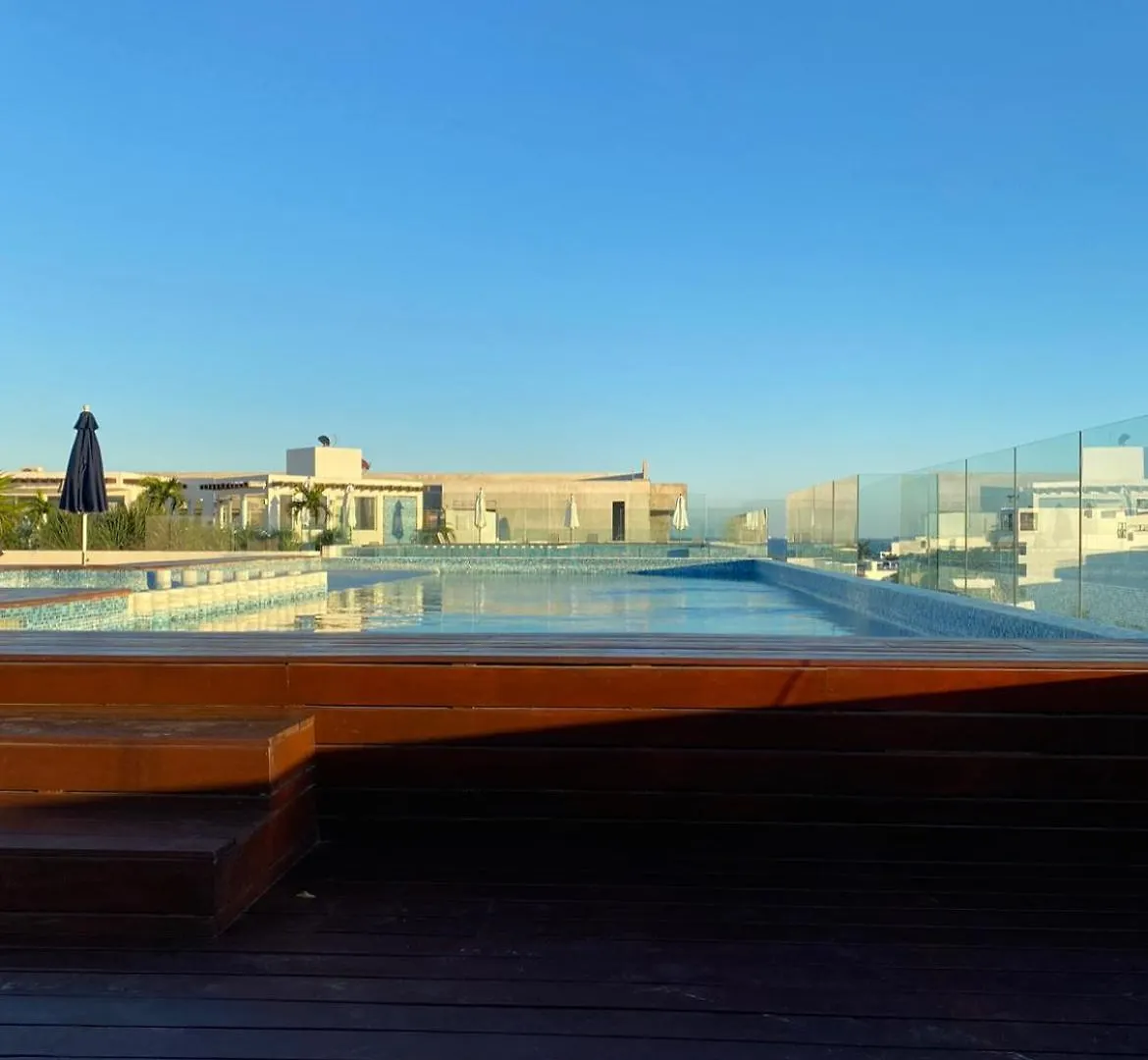 Beautiful Roof Top Pool & Gym With Ocean Views! Playa del Carmen