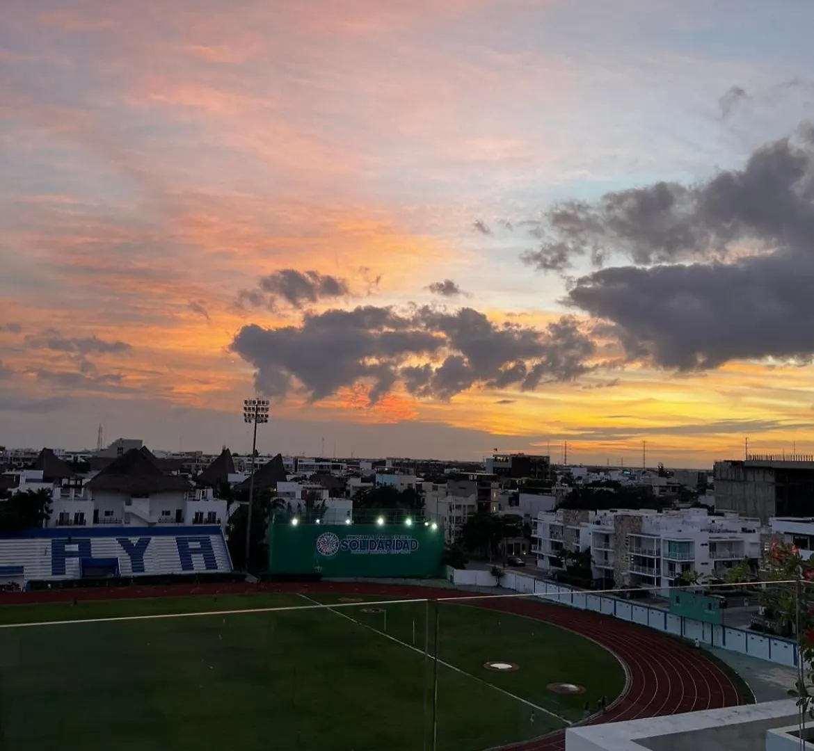 Beautiful Roof Top Pool & Gym With Ocean Views! Playa del Carmen Apartment